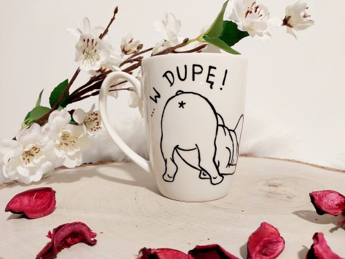 Wyjątkowy, ręcznie malowany kubek Buldożek Francuski pocałuj mnie w dupę.