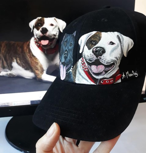 Wyjątkowa ręcznie malowana czapka z daszkiem z portretem Pupila