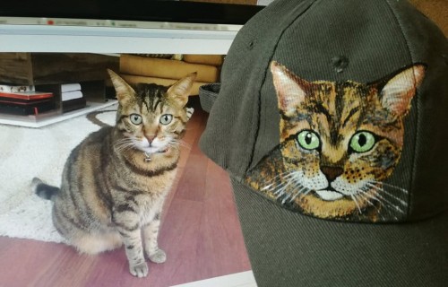 Wyjątkowa ręcznie malowana czapka z daszkiem z portretem Pupila