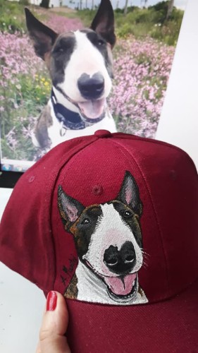 Wyjątkowa ręcznie malowana czapka z daszkiem z portretem Pupila