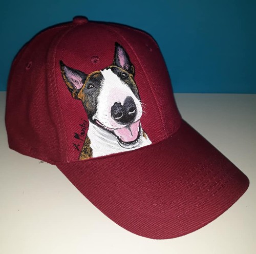 Wyjątkowa ręcznie malowana czapka z daszkiem z portretem Pupila