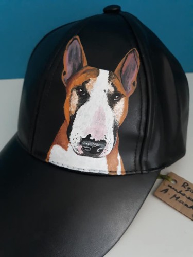 Wyjątkowa ręcznie malowana czapka z daszkiem z portretem Pupila