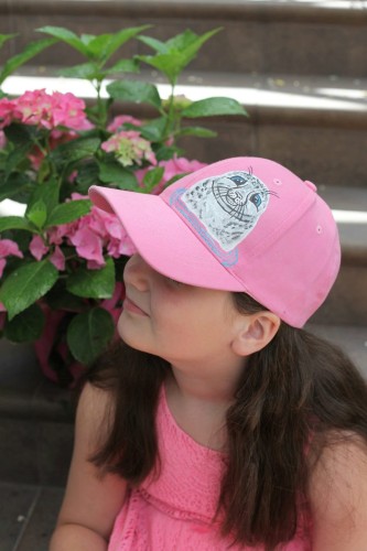 Wyjątkowa ręcznie malowana czapka z daszkiem Foczka