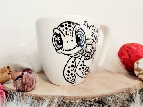Wyjątkowy, ręcznie malowany kubek żółwik zwolnij ziom
