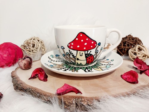 Wyjątkowa, ręcznie malowana filiżanka Muchomorek i biedronka