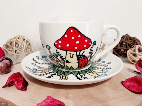 Wyjątkowa, ręcznie malowana filiżanka Muchomorek i biedronka
