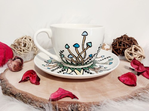 Wyjątkowa, ręcznie malowana filiżanka Muchomorek i biedronka