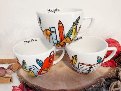 Wyjątkowa, ręcznie malowana filiżanka na zakończenie roku szkolnego