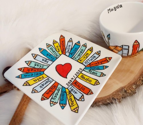 Wyjątkowa, ręcznie malowana filiżanka na zakończenie roku szkolnego