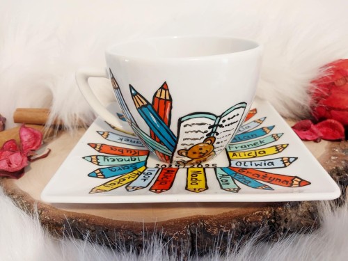 Wyjątkowa, ręcznie malowana filiżanka na zakończenie roku szkolnego