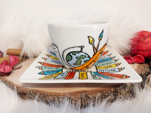 Wyjątkowa, ręcznie malowana filiżanka na zakończenie roku szkolnego