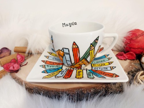 Wyjątkowa, ręcznie malowana filiżanka na zakończenie roku szkolnego