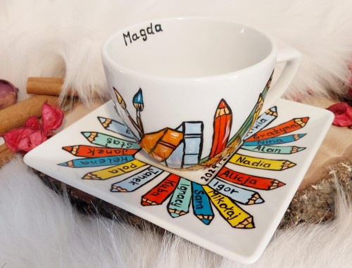 Wyjątkowa, ręcznie malowana filiżanka na zakończenie roku szkolnego
