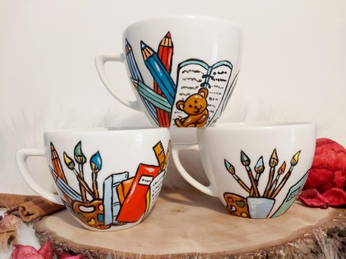 Wyjątkowa, ręcznie malowana filiżanka na zakończenie roku szkolnego
