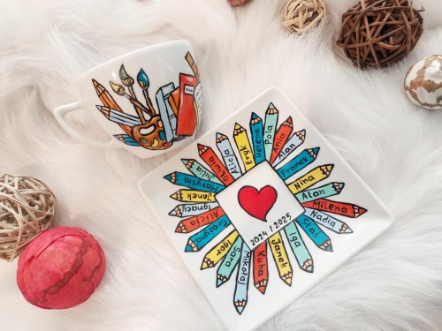 Wyjątkowa, ręcznie malowana filiżanka na zakończenie roku szkolnego