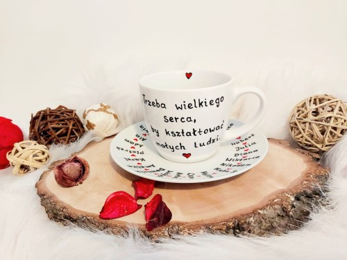 Wyjątkowa, ręcznie malowana filiżanka na zakończenie roku szkolnego