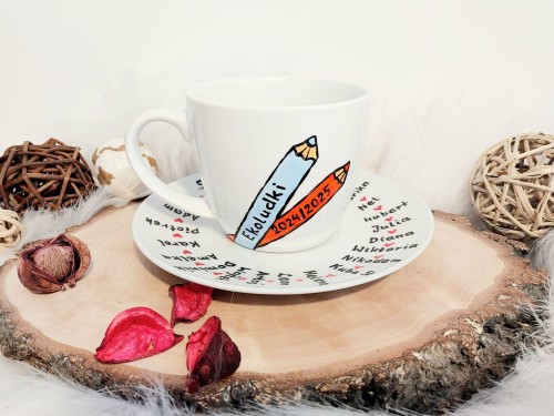 Wyjątkowa, ręcznie malowana filiżanka na zakończenie roku szkolnego