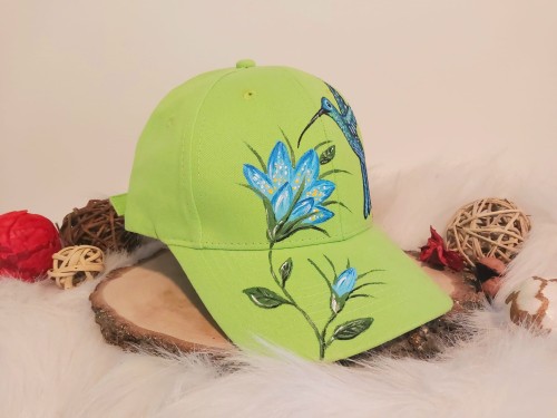 Wyjątkowa ręcznie malowana czapka z daszkiem Koliber