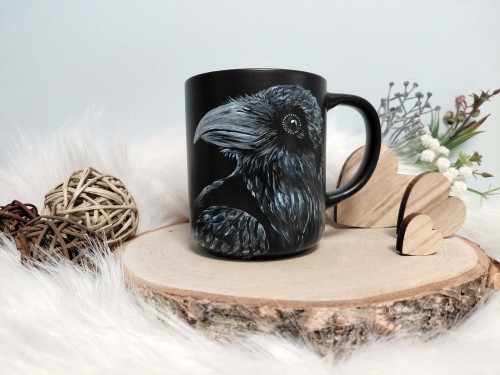 Wyjątkowy, ręcznie malowany kubek Kruk.
