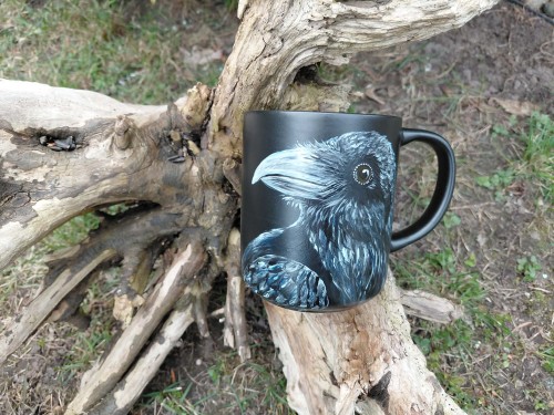 Wyjątkowy, ręcznie malowany kubek Kruk.