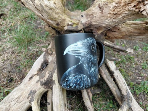 Wyjątkowy, ręcznie malowany kubek Kruk.