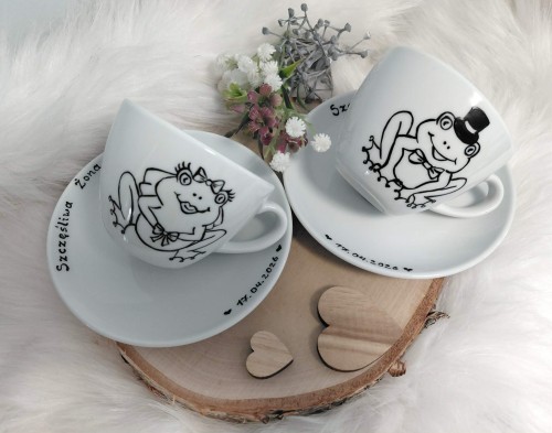 Wyjątkowe filiżanki ręcznie malowane na ślub żabki.