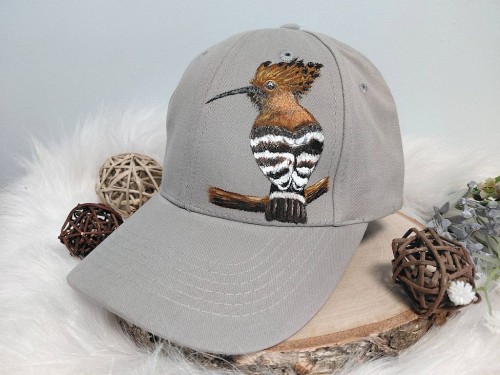 Wyjątkowa ręcznie malowana czapka z daszkiem ptak dudek