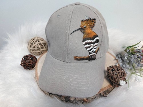 Wyjątkowa ręcznie malowana czapka z daszkiem ptak dudek