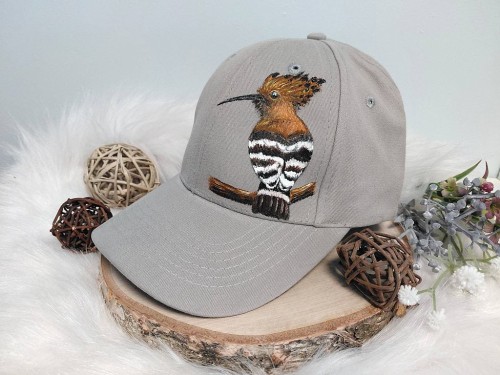Wyjątkowa ręcznie malowana czapka z daszkiem ptak dudek