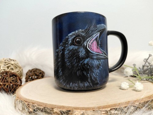 Wyjątkowy, ręcznie malowany kubek ptak Kruk.