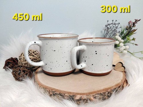 Wyjątkowy, ręcznie malowany kubek w kropki Bulterier.