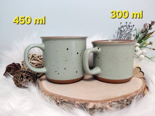 Wyjątkowy, ręcznie malowany kubek w kropki Bulterier.