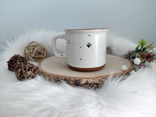 Wyjątkowy, ręcznie malowany kubek w kropki Bulterier.