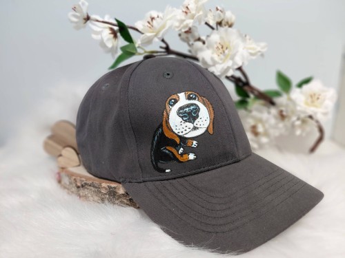 Wyjątkowa ręcznie malowana czapka z daszkiem Beagle.