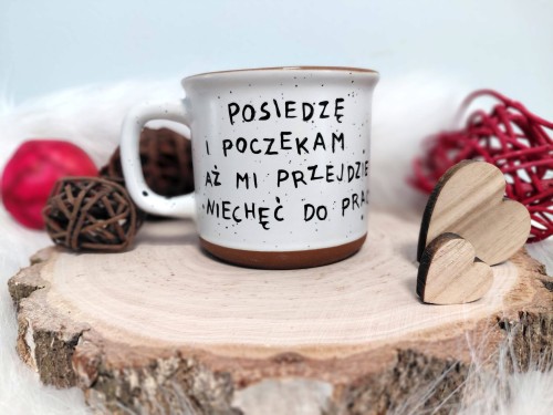 Wyjątkowy, ręcznie malowany kubek Mała Mi Złośnica